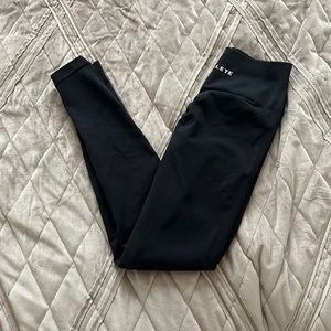 Alphalete Black Amplify size XS